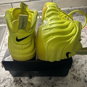 Sneakers for sale) Size 9.5 men’s) color yellow) Brand Nike